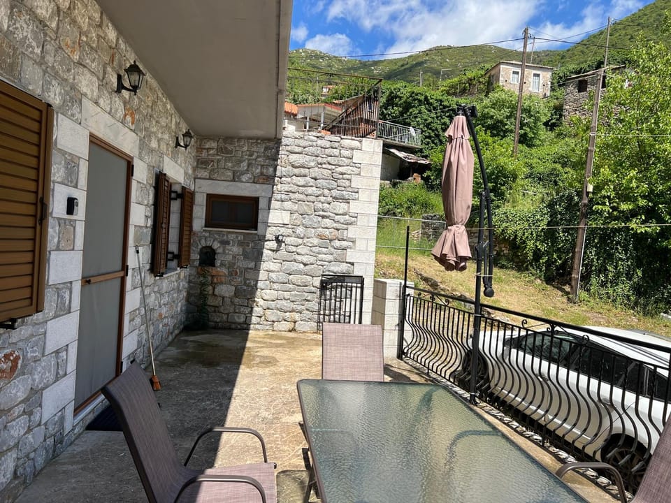 Balcony/Terrace, Mountain view
