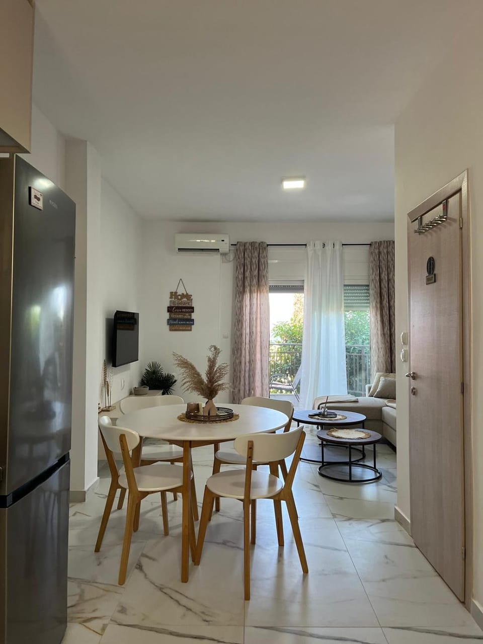 Living room, Dining area