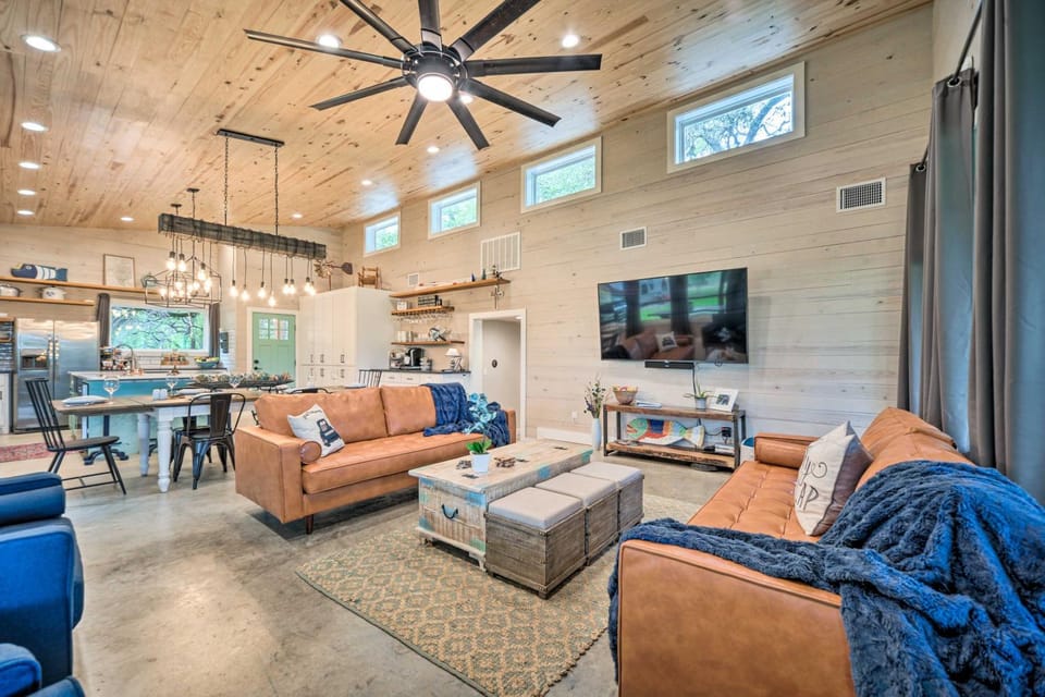 Blanco Riverfront Estate w/ 2 Homes: 4-Acre Oasis House in Rio Grande