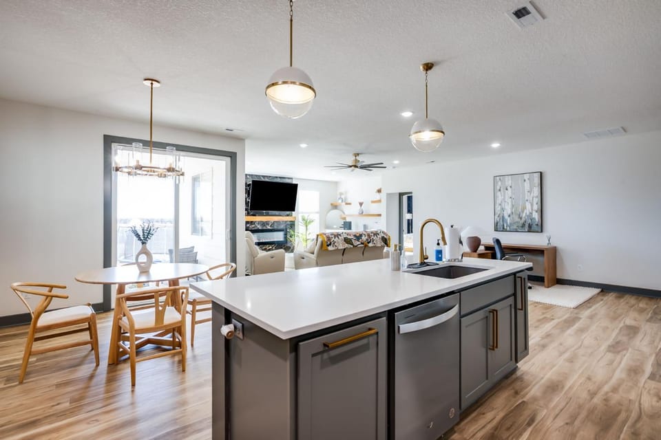 Day, Kitchen or kitchenette, Dining area, fireplace