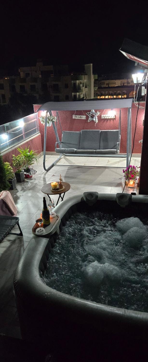 Night, Natural landscape, Activities, Hot Tub, Balcony/Terrace, Evening entertainment, Pool view, Swimming pool, Entertainment