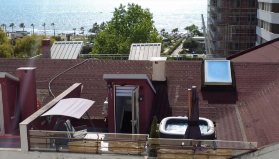 Property building, Spa and wellness centre/facilities, Spa and wellness centre/facilities, Swimming pool, Sunrise