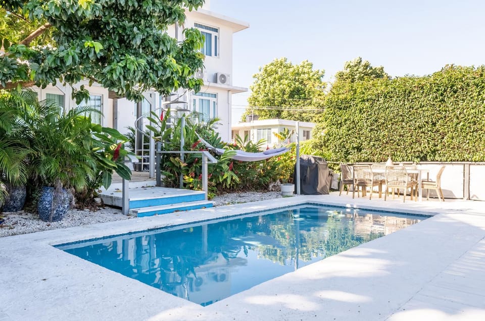 Day, Pool view, Swimming pool, sunbed
