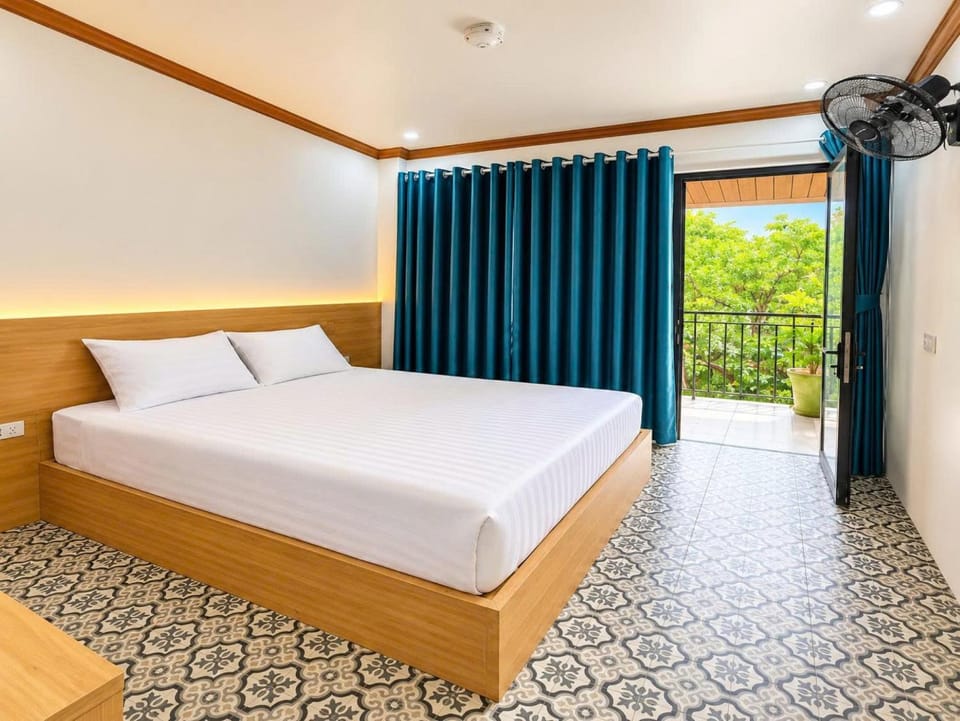 Bed, View (from property/room), Photo of the whole room, Bedroom