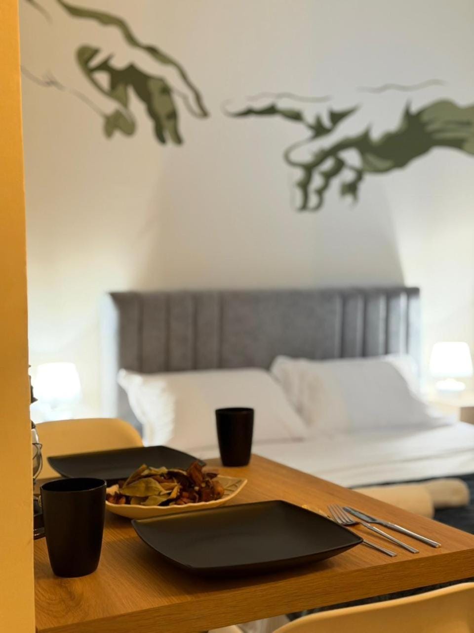 Bed, Dining area, Bedroom