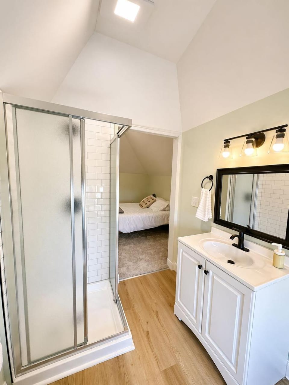 Sleeps 10 4BR Home Perfect for Groups and Families Apartment in Franklinton