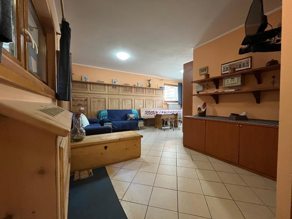 Stambecco - Baitin da Fedaria - semi-interrato libero su due lati Apartment in Canton of Grisons