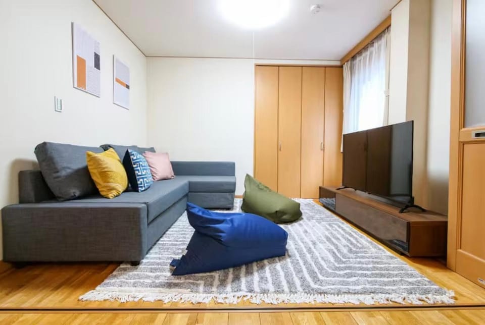 Communal lounge/ TV room, TV and multimedia, Living room, Seating area, wardrobe, air conditioner