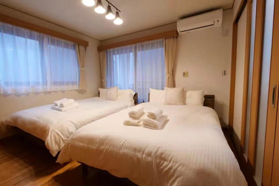 Bed, Bedroom, air conditioner