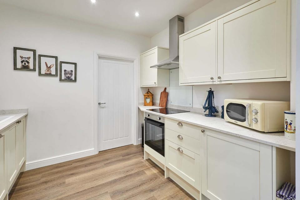 Kitchen or kitchenette, oven, stove