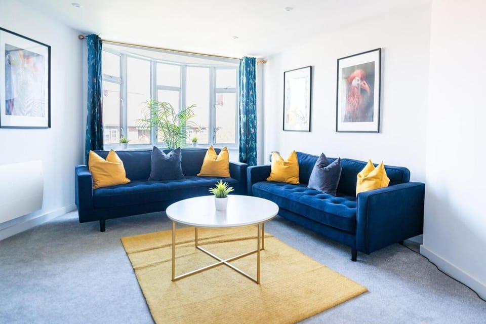 #142 Bournemouth Flat - Near AlumChine Beach - Sleeps 10 - Perfect for Families Apartment in Poole