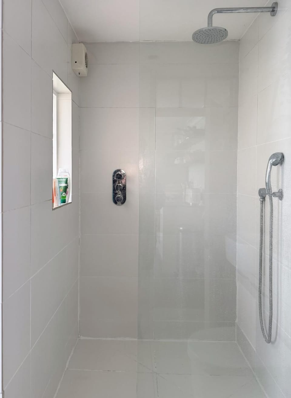 Lush Garden Flat 30 Secs to the Sea Apartment in Hove