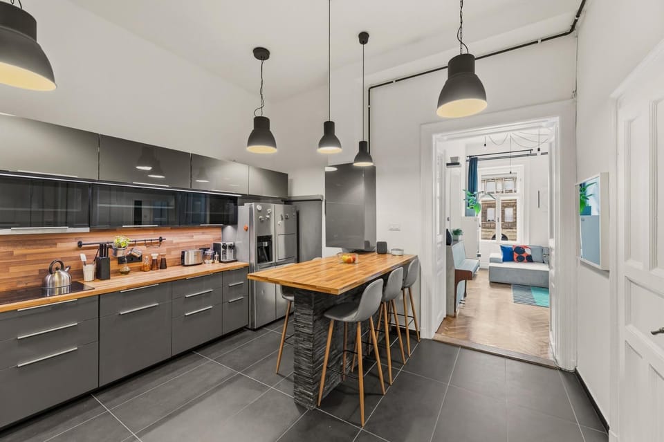 Coffee/tea facilities, Kitchen or kitchenette, Dining area, dishwasher, oven, pet friendly, stove, toaster