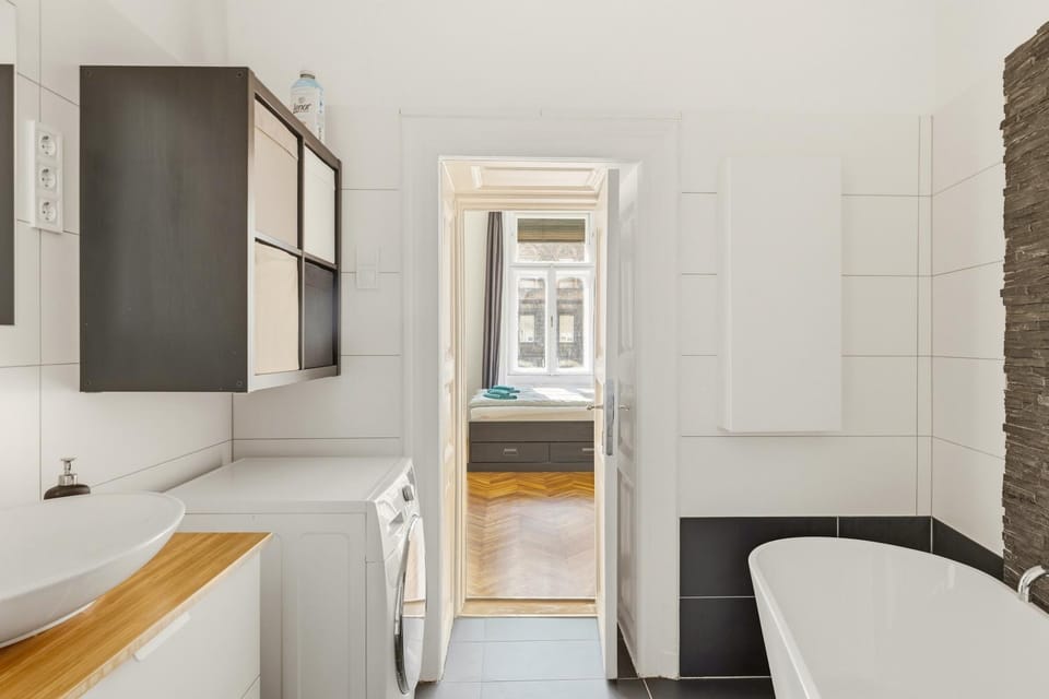 Bathroom, Bath, washing machine
