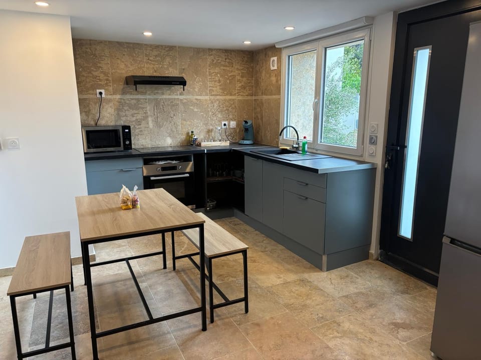 Dining area, oven, stove