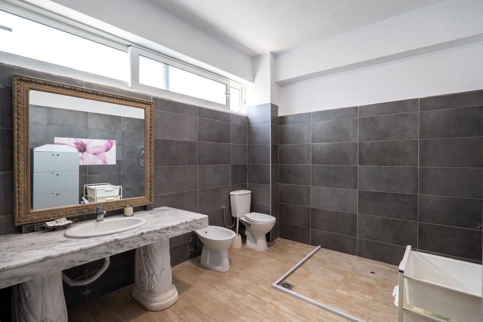 Shower, Bathroom, towels