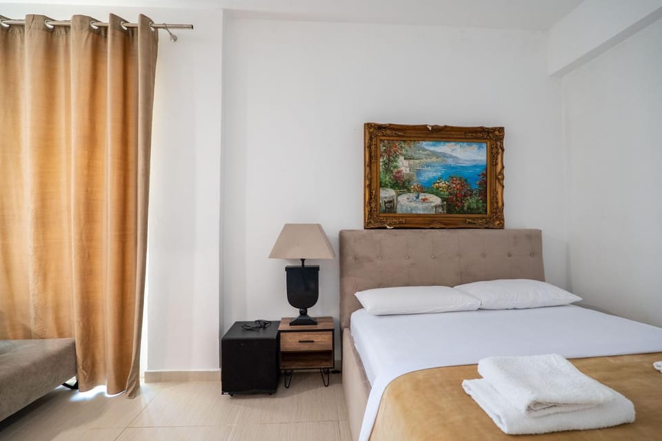 Photo of the whole room, Bedroom