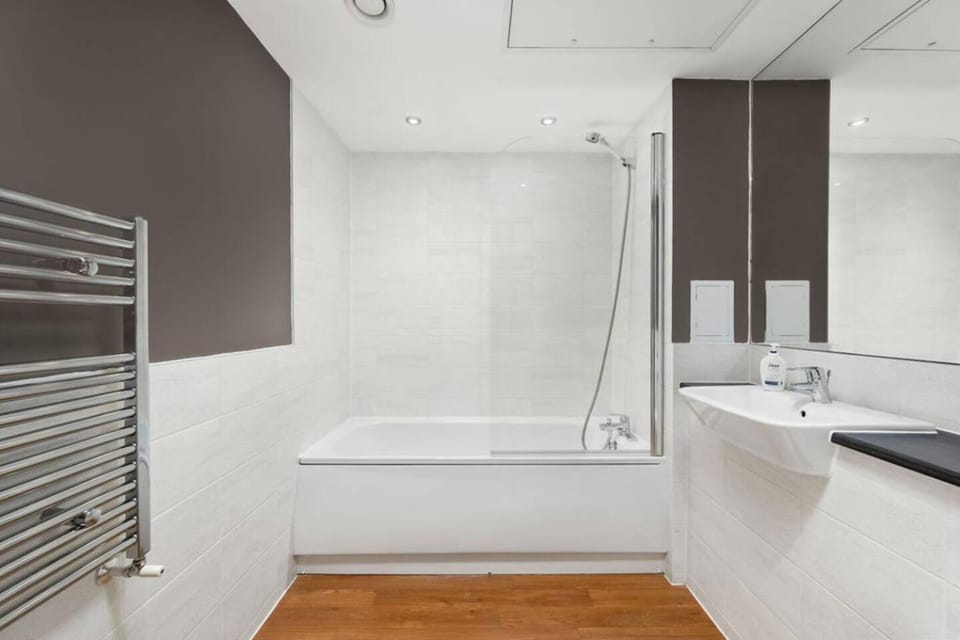Shower, Bathroom, Family, Bath