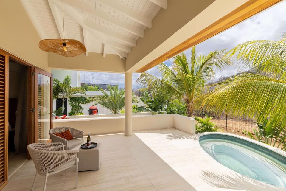 NEW 4BR Villa with 2 Pools at Blue Bay Villa in Sint Michiel