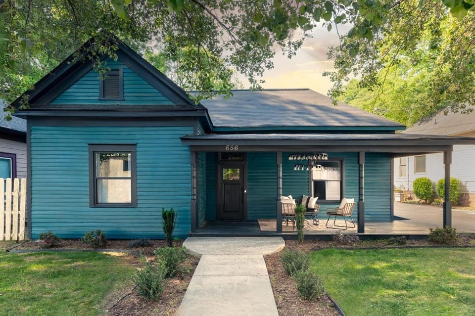Designer Bungalow - Hot Tub - BeltLine & Stadium Villa in Atlanta