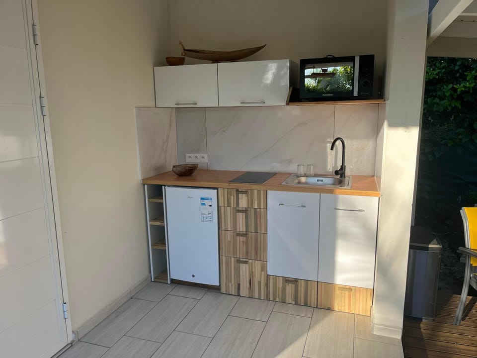 Kitchen or kitchenette, oven, stove