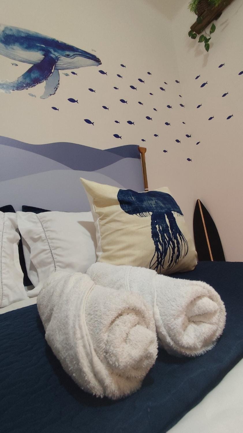 Bed, towels