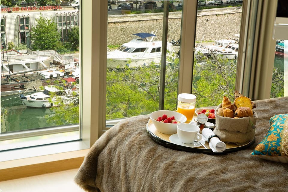 Decorative detail, Bedroom, River view