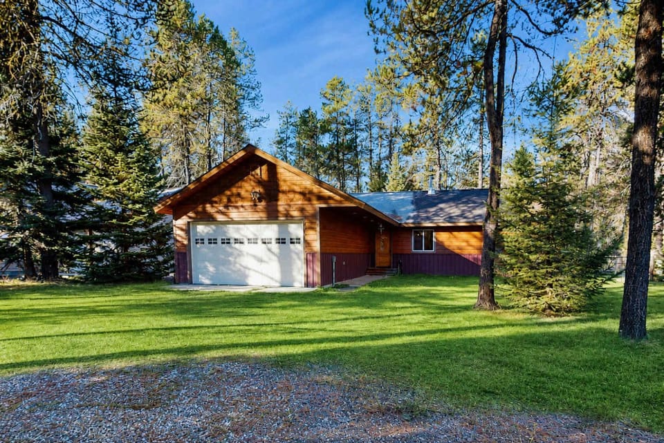 Pet-Friendly Cabin Fenced Yard Near Lake Cabin in Valley County
