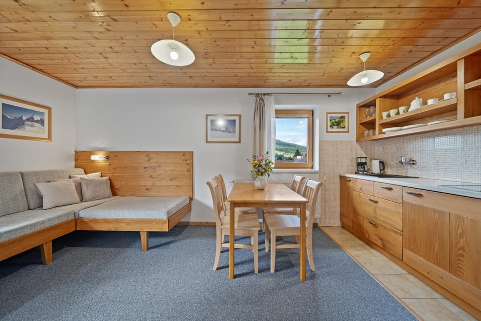 Seating area, kitchen