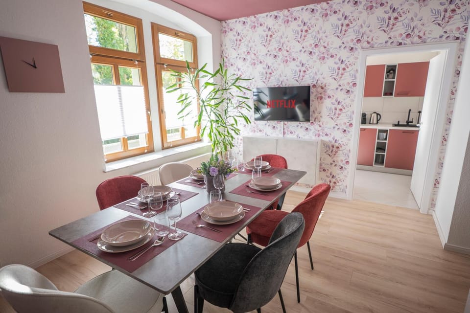 TV and multimedia, Kitchen or kitchenette, Living room, Seating area, Dining area, Evening entertainment