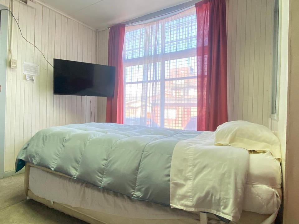Hostal Cochrane Bed and Breakfast in Valdivia