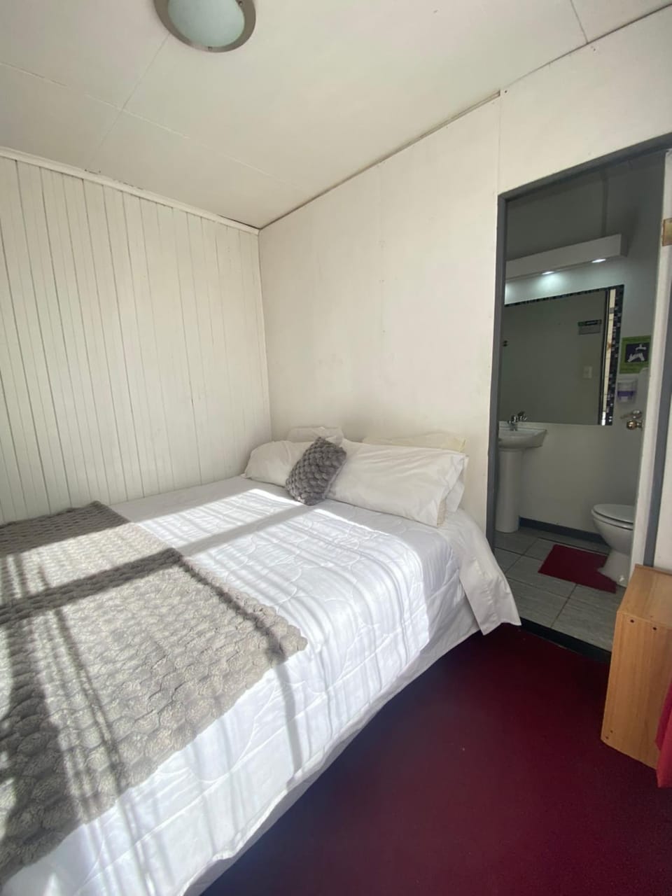 Hostal Cochrane Bed and Breakfast in Valdivia