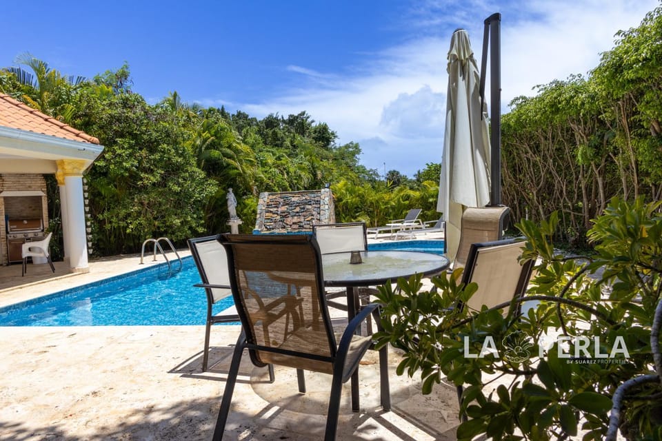 Villa La Perla By Suarez Properties Pool, Jacuzzi, BBQ & Golf Villa in Juan Dolio