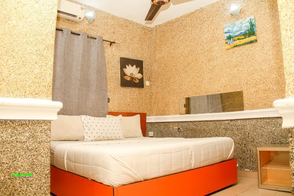 Bed, Photo of the whole room, Bedroom, air conditioner