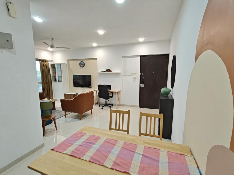 Photo of the whole room, Seating area