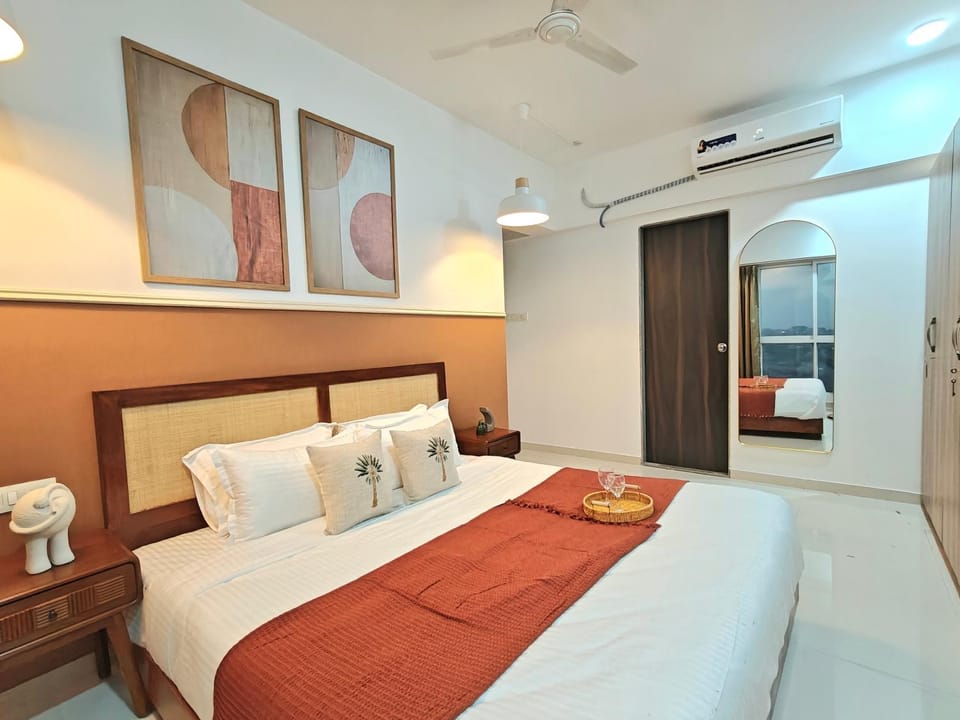 Photo of the whole room, Bedroom