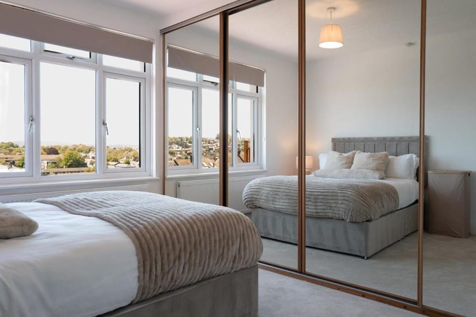 Perfect Booking Modern Home By High Street House in Rochester
