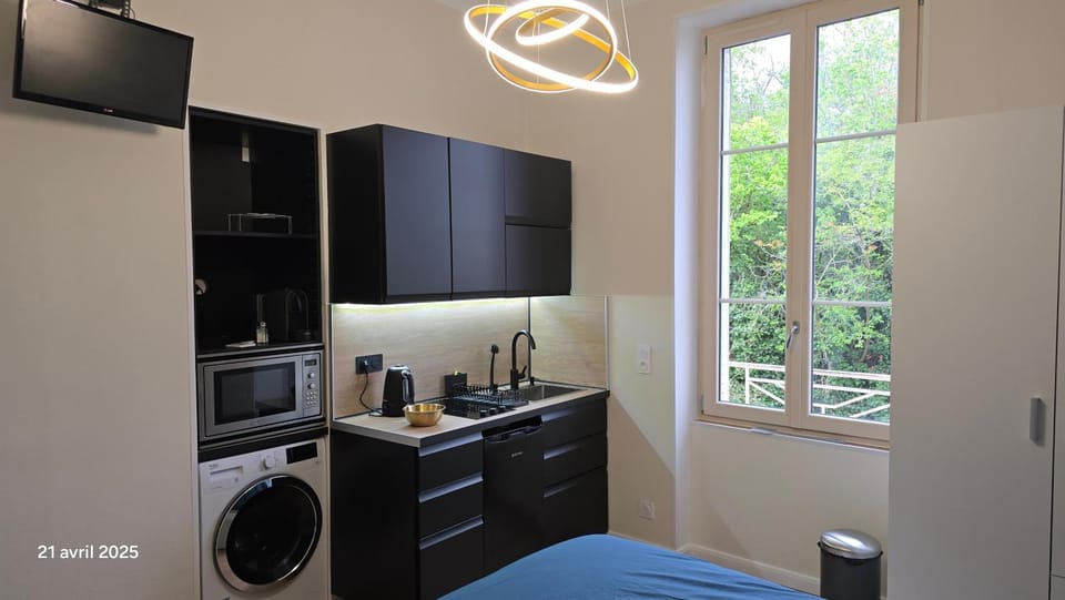Studio cosy trés confortable calme Very comfortable cozy studio Apartment in Auvergne-Rhône-Alpes