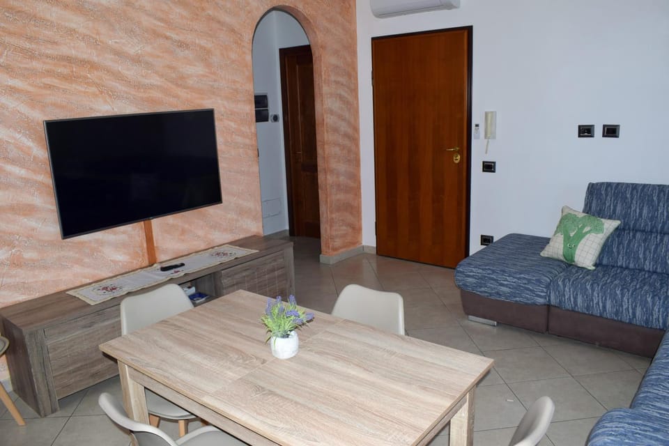 Communal lounge/ TV room, TV and multimedia, Living room