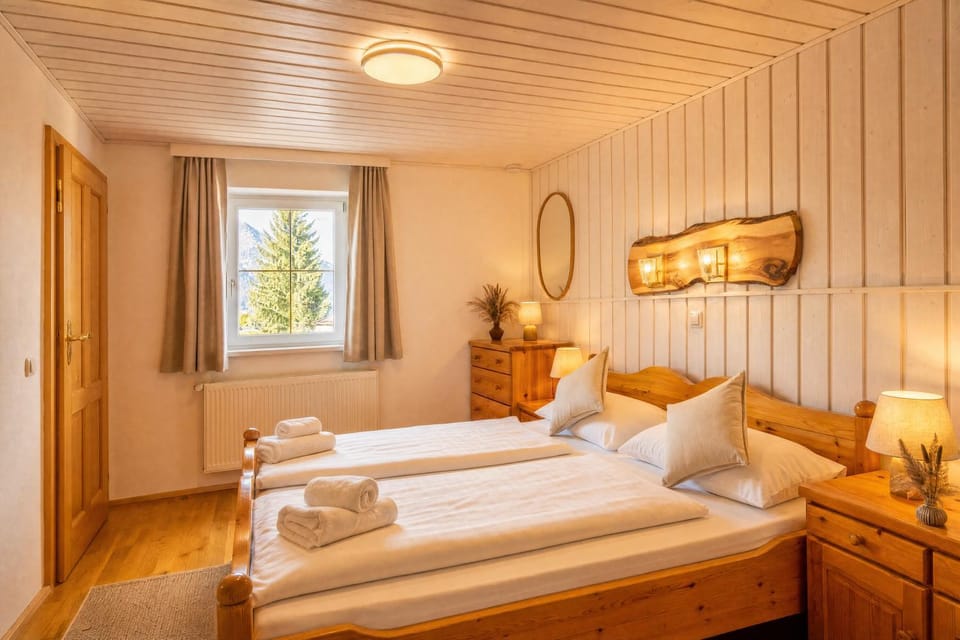 Bed, Photo of the whole room, Seating area, Bedroom, Mountain view, Mountain view, towels