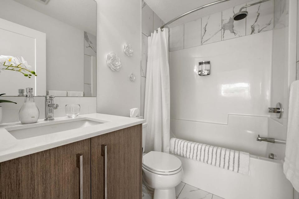 The Cornerstone 2BD 2BA Retreat Pet Friendly Apartment in Calgary