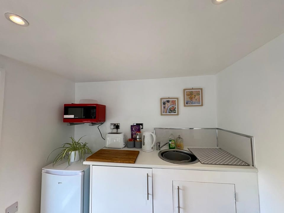 The Garden Room Cosy Tiny Home Near Peak District Apartment in Staffordshire Moorlands District
