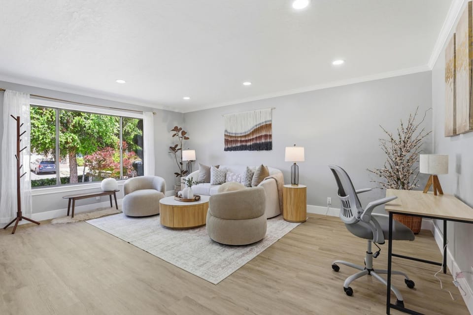 Living room, Business facilities, Seating area, Garden view