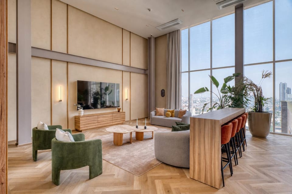 Communal lounge/ TV room