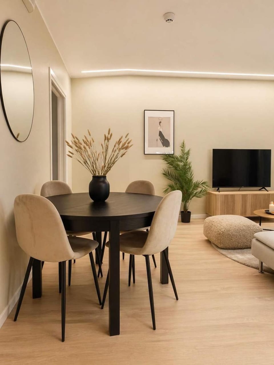 Living room, Dining area