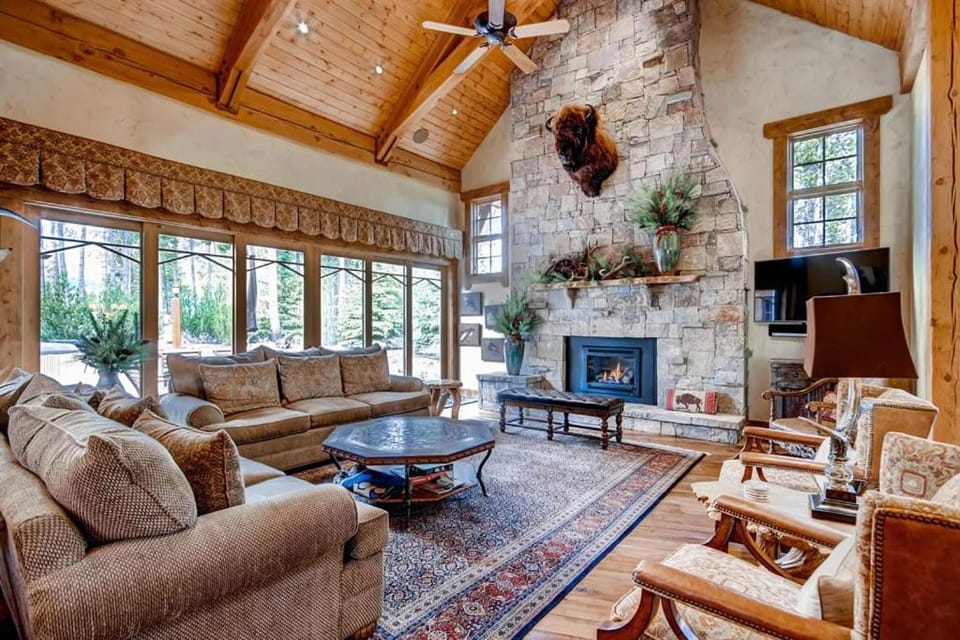 Hatari Lodge, Huge Custom Home Walk to Gondola, Great Amenities! House in Breckenridge