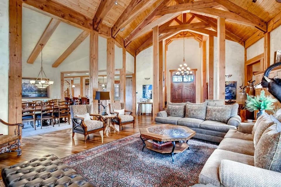 Hatari Lodge, Huge Custom Home Walk to Gondola, Great Amenities! House in Breckenridge