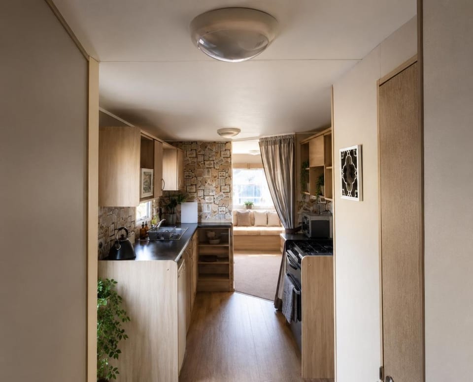 Beachside 3 Bed Caravan with Deck & Outside Seating Mablethorpe Apartment in Mablethorpe