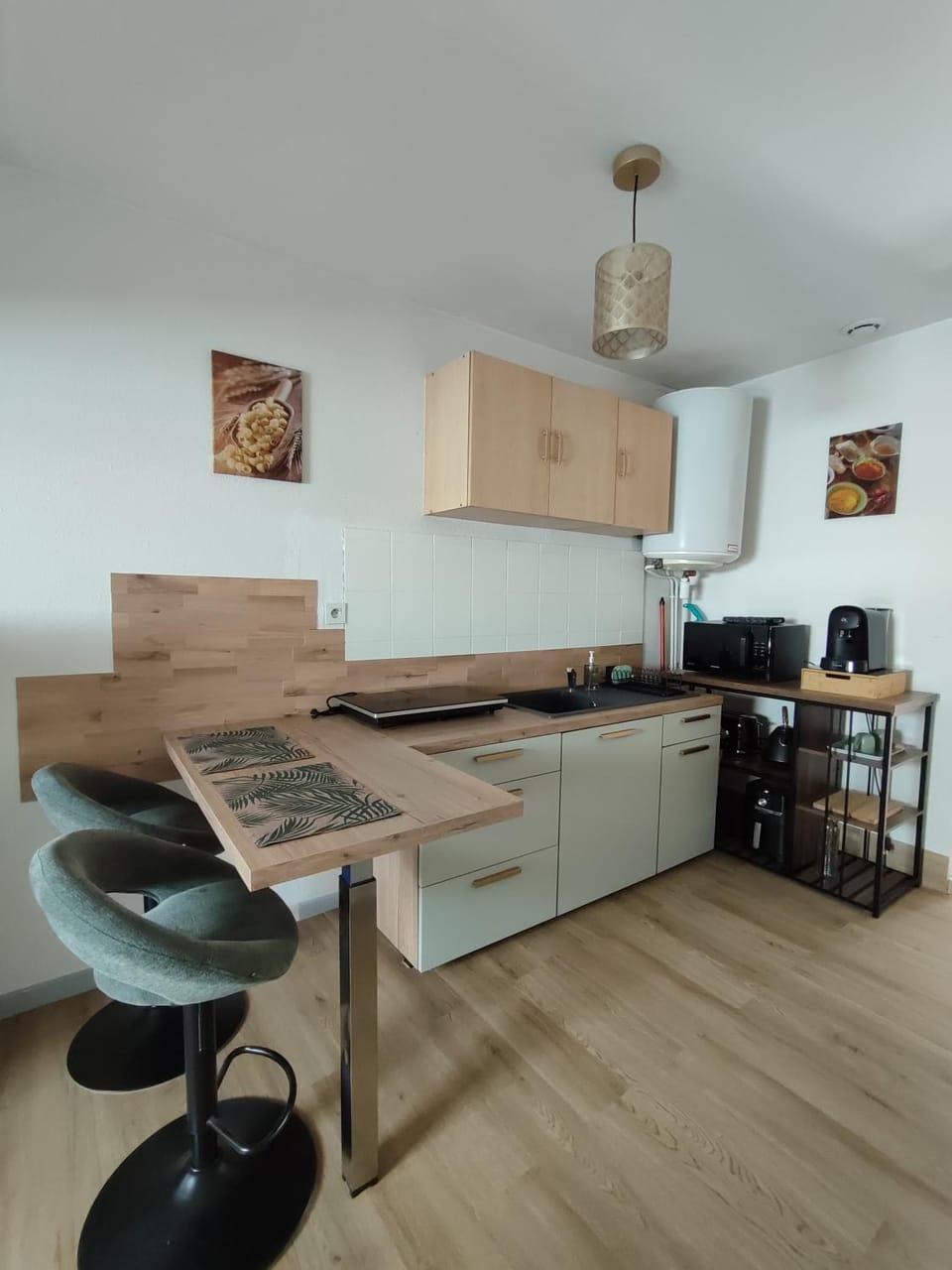 Kitchen or kitchenette