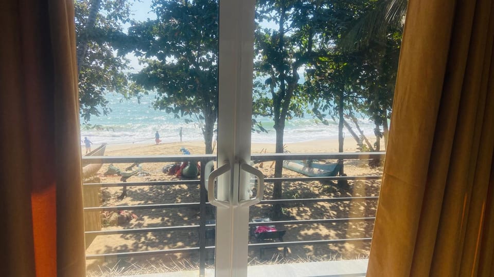 Sunray Beach House Bed and Breakfast in Tangalle